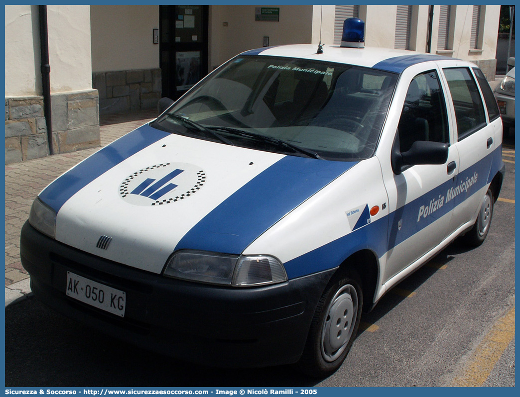 -
Polizia Municipale
Servizio Associato Val Bidente
Fiat Punto I serie
Parole chiave: Polizia;Locale;Municipale;Val Bidente;Valbidente;Civitella di Romagna;Galeata;Santa Sofia;Fiat;Punto