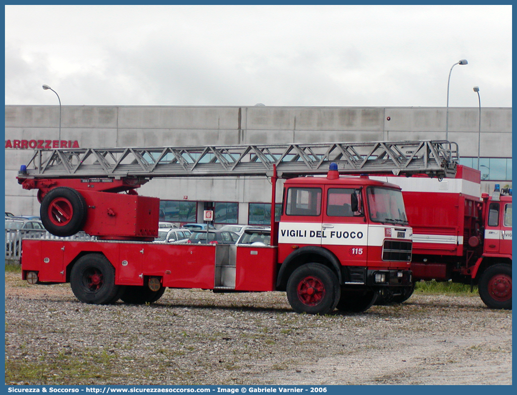 VF 10071
Corpo Nazionale Vigili del Fuoco
Fiat 684N
Allestitore Magirus Macchi
Parole chiave: VVF;V.V.F.;Corpo;Nazionale;Vigili;del;Fuoco;AutoScala;AS;Fiat;684N;Magirus;Macchi