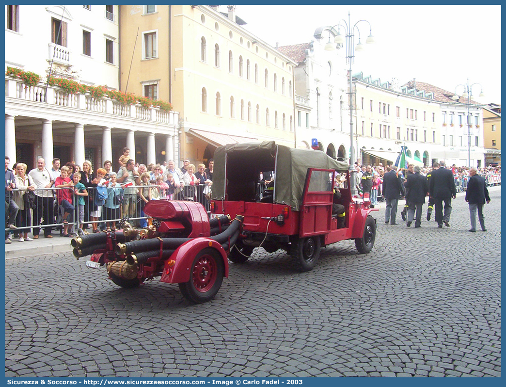 VF 10463
Corpo Nazionale Vigili del Fuoco
Fiat Campagnola
Parole chiave: VF;VVF;V.F.;V.V.F.;Corpo;Nazionale;Vigili del Fuoco;Vigili;Fuoco;Fiat;Campagnola;1101