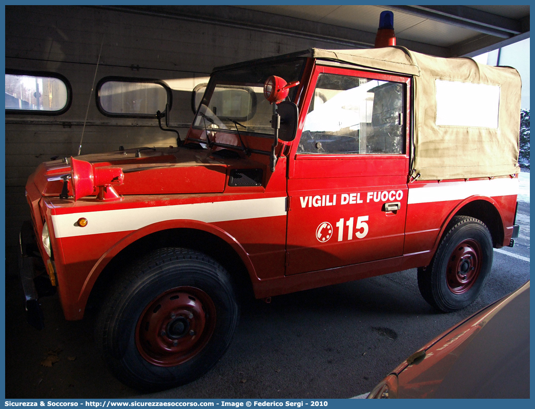 VF 11467
Corpo Nazionale Vigili del Fuoco
Fiat Nuova Campagnola
Parole chiave: VF;VVF;V.F.;V.V.F.;Corpo;Nazionale;Vigili del Fuoco;Vigili;Fuoco;Fiat;Campagnola;1107