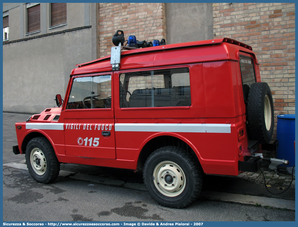 VF 14487
Corpo Nazionale Vigili del Fuoco
Fiat Nuova Campagnola HTL
Parole chiave: VF;VVF;V.F.;V.V.F.;Corpo;Nazionale;Vigili del Fuoco;Vigili;Fuoco;Fiat;Campagnola;1107