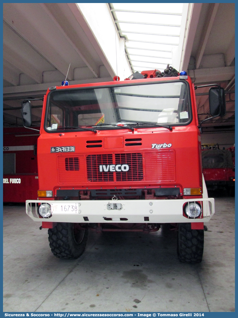 VF 16738
Corpo Nazionale Vigili del Fuoco
Iveco 80-17
Parole chiave: VVF;V.V.F.;Corpo;Nazionale;Vigili;del;Fuoco;Iveco;80-17