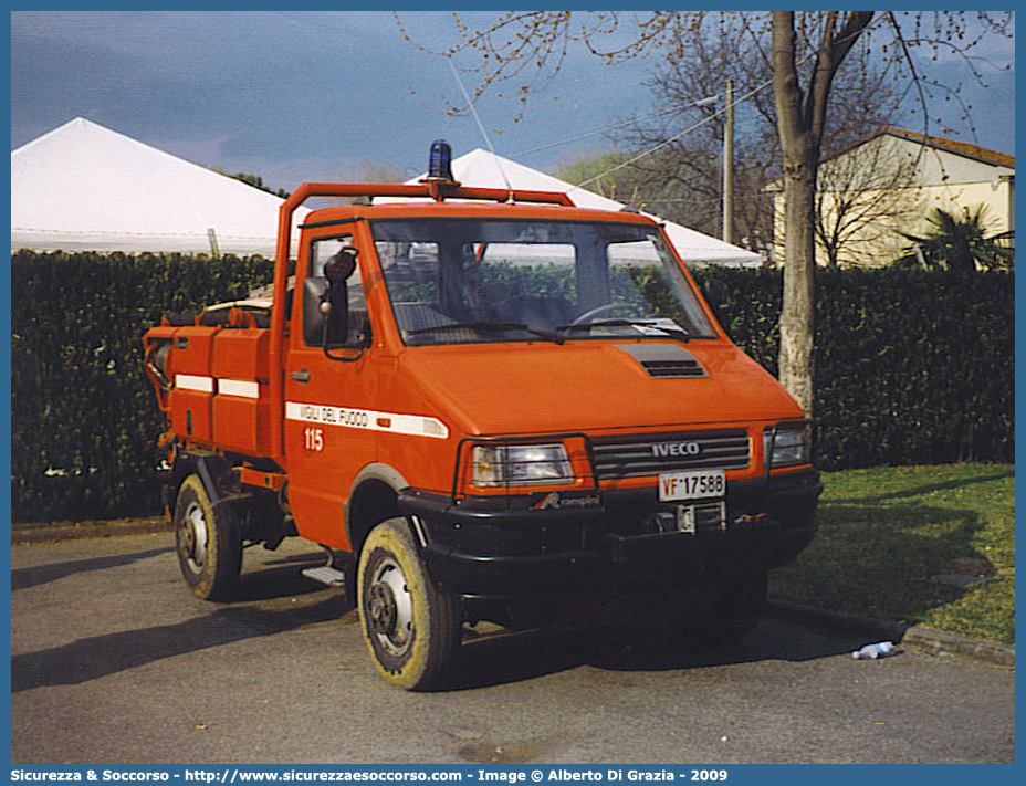 VF 17588
Corpo Nazionale Vigili del Fuoco
Iveco Daily 40-10 4x4 II serie
Parole chiave: Corpo;Nazionale;Vigili del Fuoco;Vigili;Fuoco;Iveco;Daily;40-10;AIB