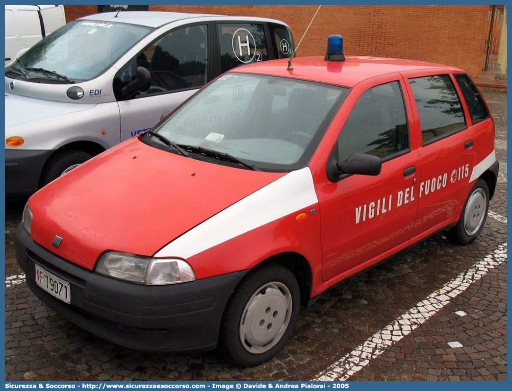 VF 19071
Corpo Nazionale Vigili del Fuoco
Fiat Punto I serie
Parole chiave: VF;VVF;V.F.;V.V.F.;Corpo;Nazionale;Vigili del Fuoco;Vigili;Fuoco;Fiat;Punto