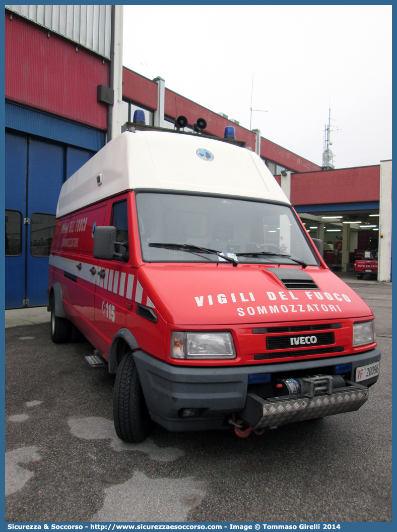 VF 20096
Corpo Nazionale Vigili del Fuoco
Nucleo Soccorso Subacqueo e Acquatico
Iveco Daily 59-12 II serie
Parole chiave: VVF;V.V.F.;Corpo;Nazionale;Vigili;del;Fuoco;Iveco;Daily;59-12;59.12;NSSA;N.S.S.A.;Soccorso;Subacqueo;Acquatico;Sommozzatori;Subacquei