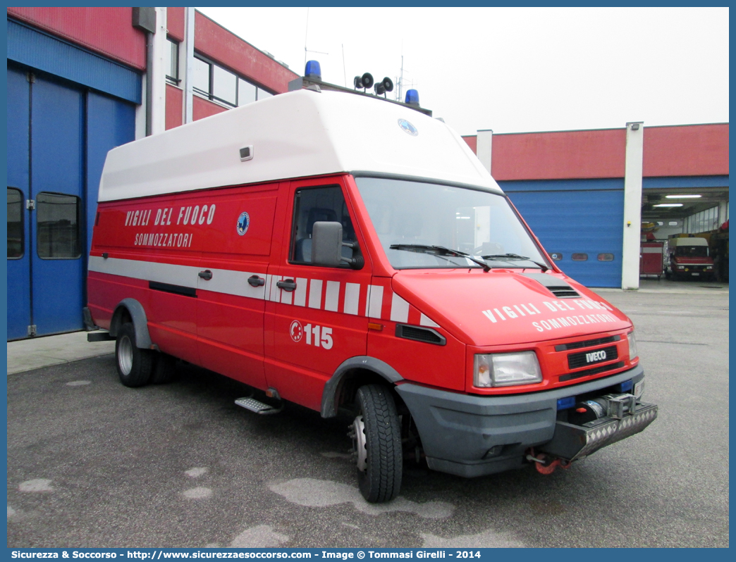 VF 20096
Corpo Nazionale Vigili del Fuoco
Nucleo Soccorso Subacqueo e Acquatico
Iveco Daily 59-12 II serie
Parole chiave: VVF;V.V.F.;Corpo;Nazionale;Vigili;del;Fuoco;Iveco;Daily;59-12;59.12;NSSA;N.S.S.A.;Soccorso;Subacqueo;Acquatico;Sommozzatori;Subacquei