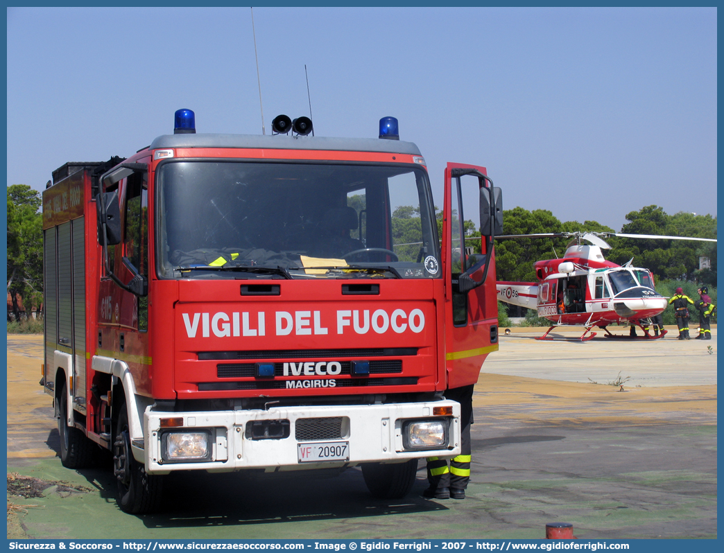 VF 20907
Corpo Nazionale Vigili del Fuoco
Iveco Magirus CityEuroFire
100E21 I serie
Parole chiave: VVF;V.V.F.;Corpo;Nazionale;Vigili;del;Fuoco;AutoPompaSerbatoio;APS;A.P.S.;Iveco;Magirus;EuroFire;100E21