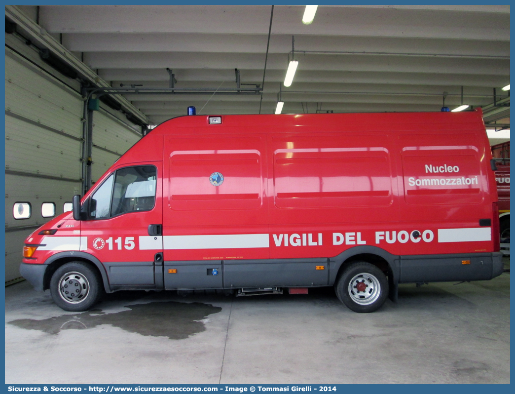 VF 21801
Corpo Nazionale Vigili del Fuoco
Nucleo Soccorso Subacqueo e Acquatico
Iveco Daily 35C13 III serie
Parole chiave: Corpo;Nazionale;Vigili del Fuoco;Vigili;Fuoco;Iveco;Daily;35C13;NSSA;N.S.S.A.;Soccorso;Subacqueo;Acquatico;Sommozzatori;Subacquei