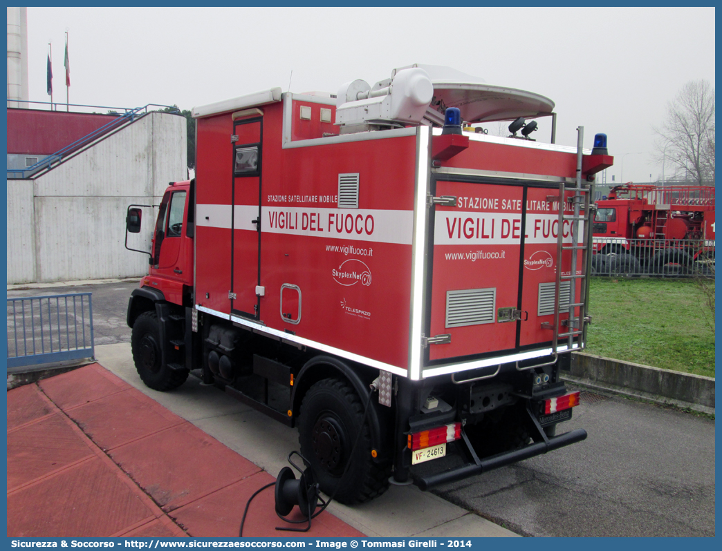 VF 24613
Corpo Nazionale Vigili del Fuoco
Nucleo Telecomunicazioni Radio
Mercedes Benz Unimog U500
Parole chiave: VF;VVF;V.F.;V.V.F.;Corpo;Nazionale;Vigili del Fuoco;Vigili;Fuoco;Mercedes Benz;Unimog;U500;U 500;Telecomunicazioni;Tele Comunicazioni;Radio