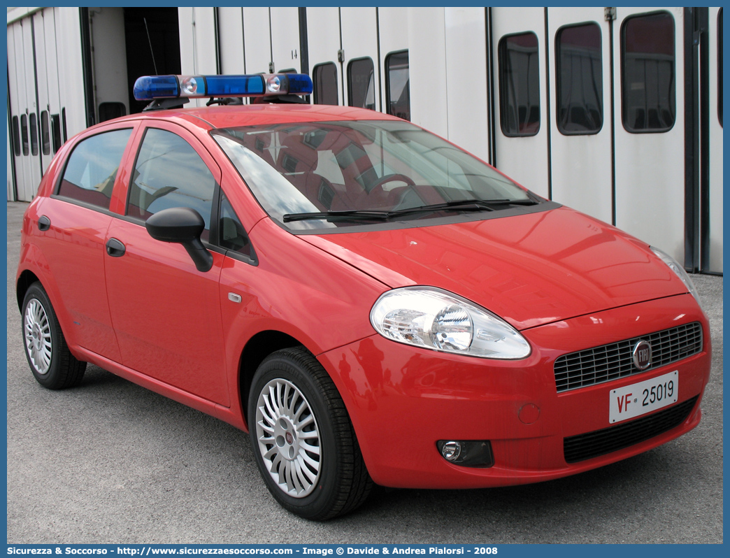 VF 25019
Corpo Nazionale Vigili del Fuoco
Fiat Grande Punto
Parole chiave: VVF;V.V.F.;Corpo;Nazionale;Vigili;del;Fuoco;Fiat;Grande;Punto