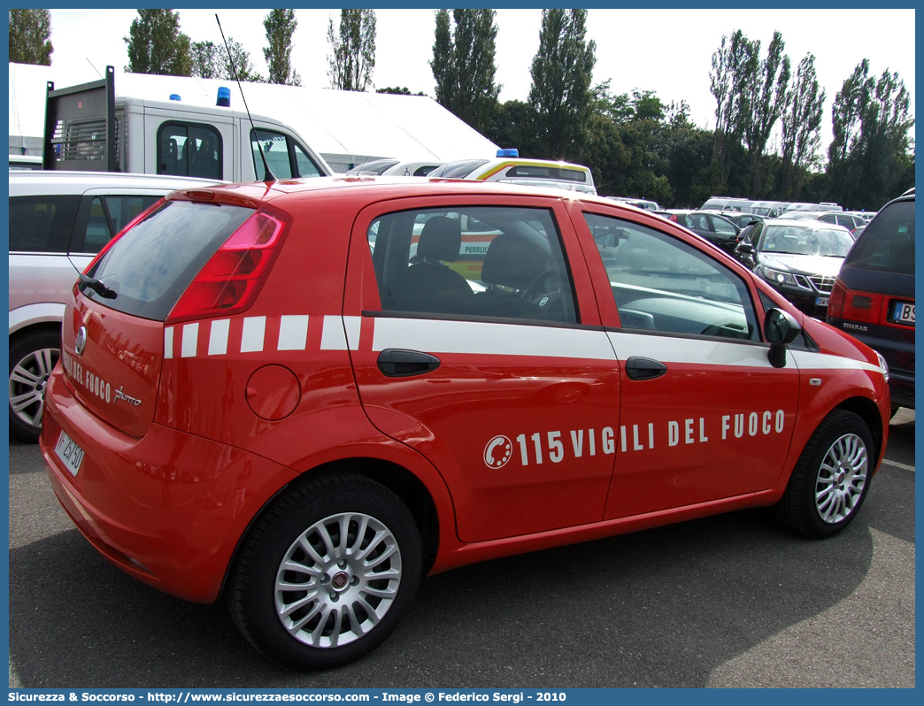 VF 25750
Corpo Nazionale Vigili del Fuoco
Fiat Grande Punto
Parole chiave: VVF;V.V.F.;Corpo;Nazionale;Vigili;del;Fuoco;Fiat;Grande;Punto