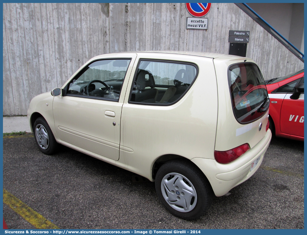 VF 26952
Corpo Nazionale Vigili del Fuoco
Fiat Seicento
Parole chiave: VF;VVF;V.F.;V.V.F.;Corpo;Nazionale;Vigili del Fuoco;Vigili;Fuoco;Fiat;Seicento