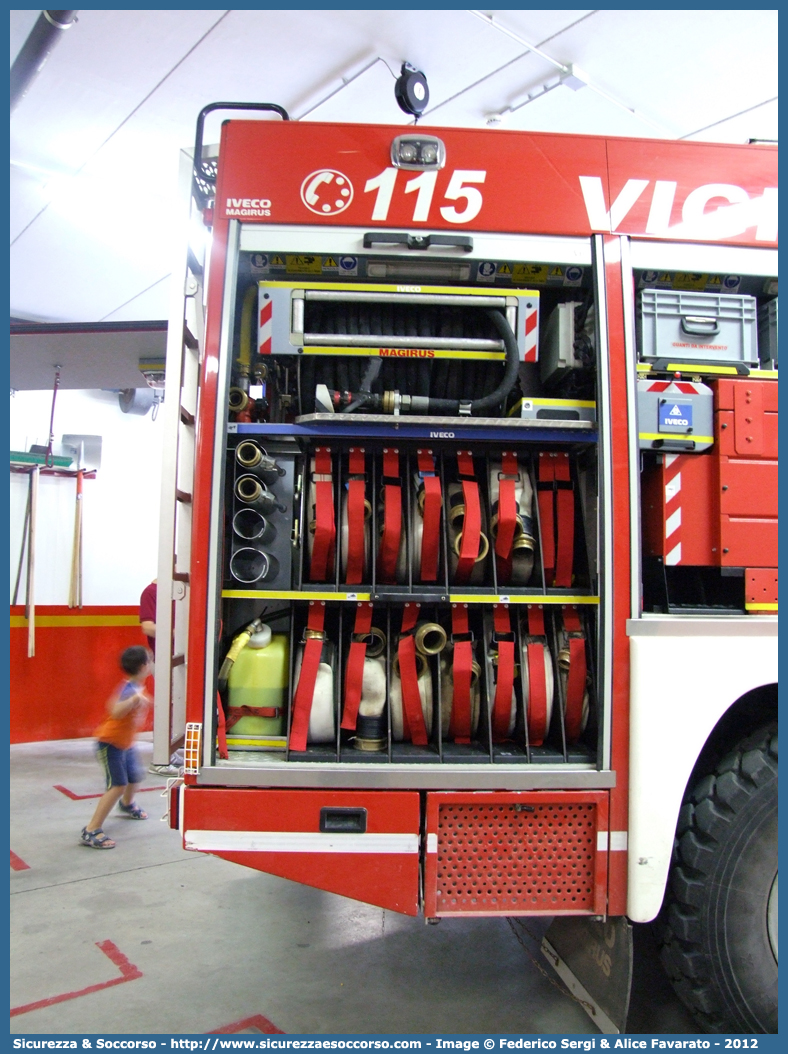 VF 7A9TN
Corpo Volontario Vigili del Fuoco San Martino di Castrozza
Iveco Magirus EuroFire 140E28 4x4 II serie "Grizzly"
Parole chiave: VF;V.F.;Vigili del Fuoco;Vigili;Fuoco;Volontari;San Martino di Castrozza;Iveco;Magirus;EuroFire;140E28 4x4 II serie;Grizzly;7A9TN