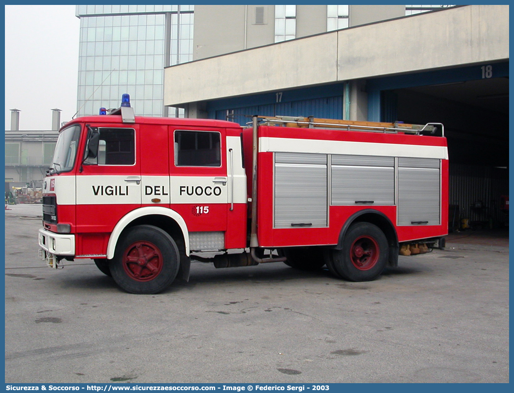 VF 11203
Corpo Nazionale Vigili del Fuoco
OM 130
Allestitore Baribbi S.p.A.
Parole chiave: VVF;V.V.F.;Corpo;Nazionale;Vigili;del;Fuoco;AutoPompaSerbatoio;APS;AutoPompa;OM;130;Baribbi