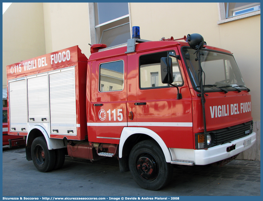 VF 13517
Corpo Nazionale Vigili del Fuoco
Fiat Iveco OM 79-13
Allestitore Baribbi S.p.A.
Parole chiave: VVF;V.V.F.;Corpo;Nazionale;Vigili;del;Fuoco;AutoPompaSerbatoio;APS;AutoPompa;Fiat;Iveco;OM;79-13;79;13;79.13;Baribbi