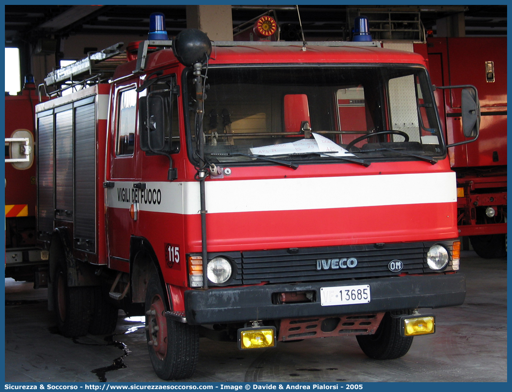 VF 13685
Corpo Nazionale Vigili del Fuoco
Fiat Iveco OM 79-13
Allestitore Baribbi S.p.A.
Parole chiave: VVF;V.V.F.;Corpo;Nazionale;Vigili;del;Fuoco;AutoPompaSerbatoio;APS;AutoPompa;Fiat;Iveco;OM;79-13;79;13;79.13;Baribbi