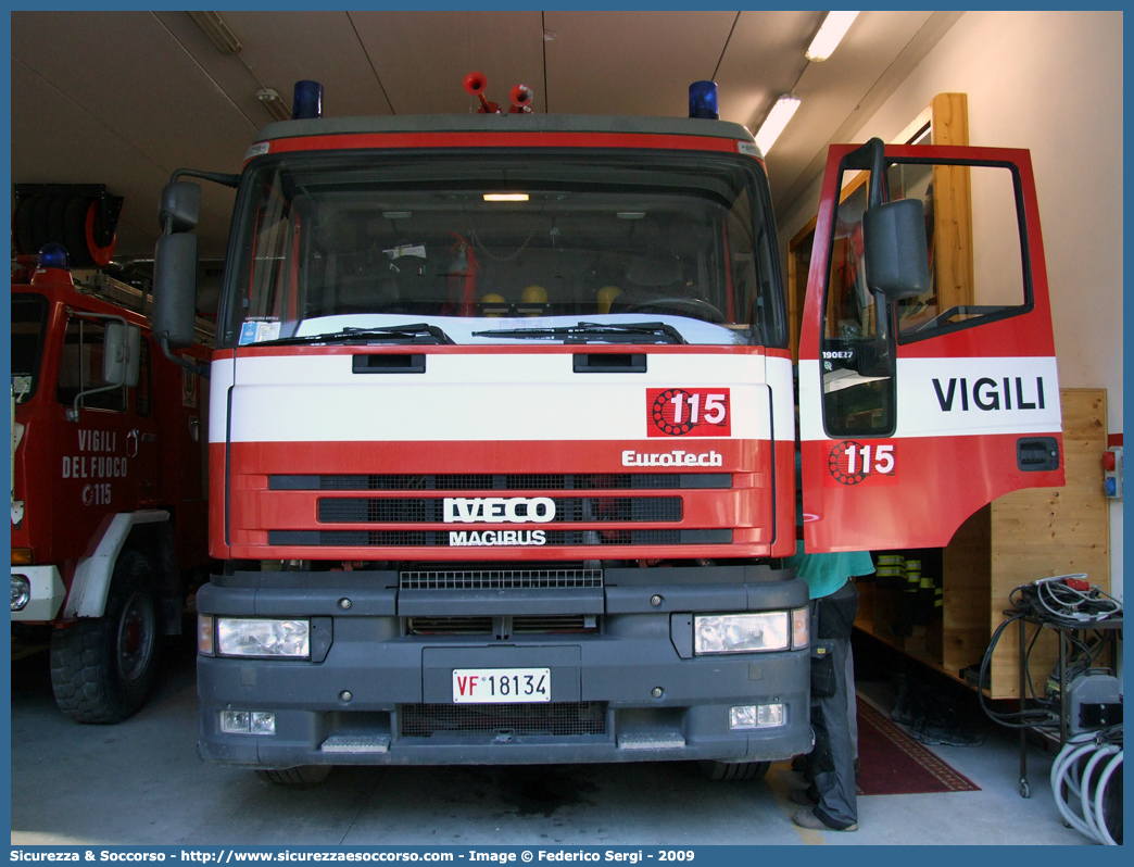 VF 18134
Corpo Nazionale Vigili del Fuoco
Iveco Magirus EuroTech 190E27 
Parole chiave: VVF;V.V.F.;Corpo;Nazionale;Vigili;del;Fuoco;AutoPompaSerbatoio;APS;A.P.S.;Iveco;Magirus;EuroTech;190E27