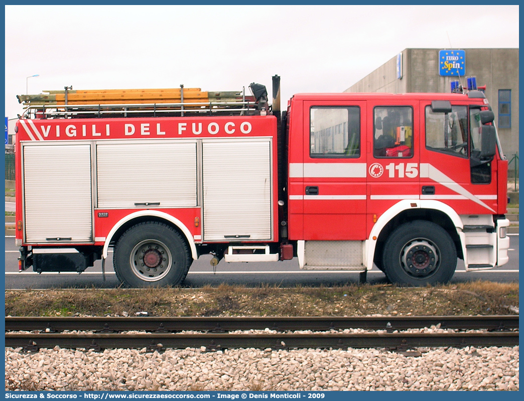 VF 18140
Corpo Nazionale Vigili del Fuoco
Iveco Magirus EuroTech 190E27 
Parole chiave: VVF;V.V.F.;Corpo;Nazionale;Vigili;del;Fuoco;AutoPompaSerbatoio;APS;A.P.S.;Iveco;Magirus;EuroTech;190E27