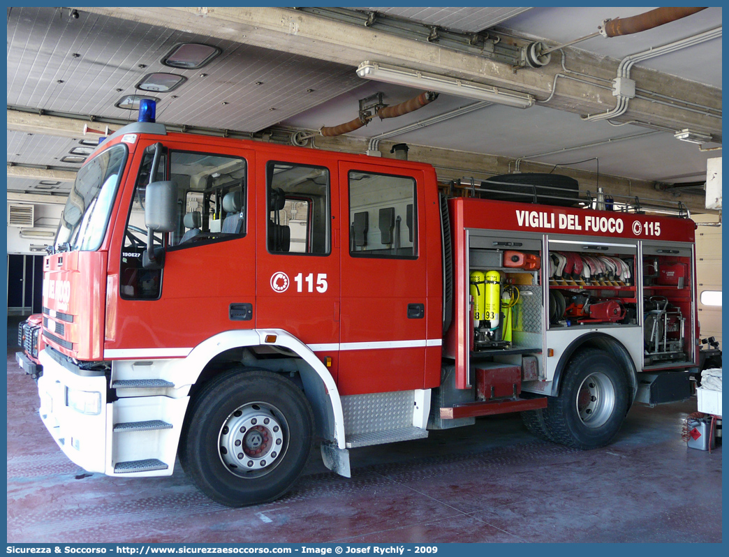 VF 18145
Corpo Nazionale Vigili del Fuoco
Iveco Magirus EuroTech 190E27 
Parole chiave: VVF;V.V.F.;Corpo;Nazionale;Vigili;del;Fuoco;AutoPompaSerbatoio;APS;A.P.S.;Iveco;Magirus;EuroTech;190E27