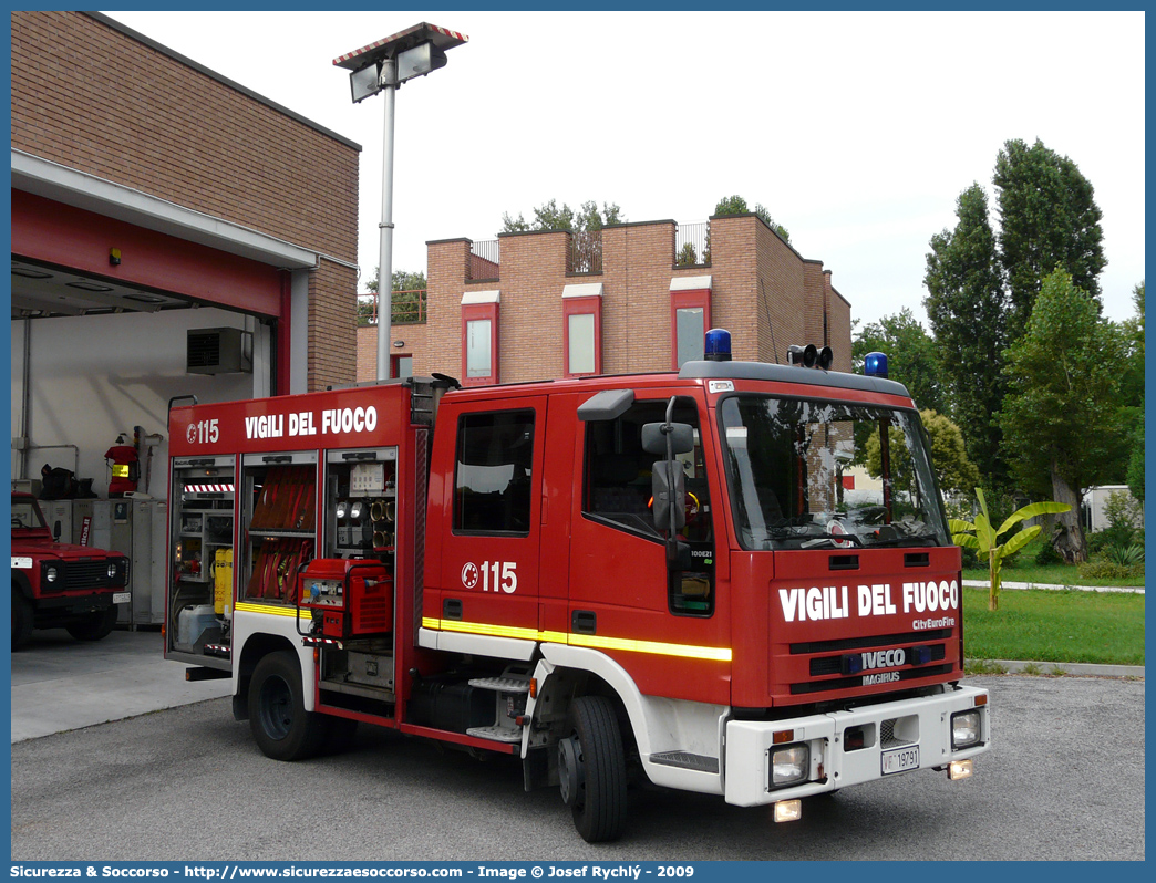 VF 19791
Corpo Nazionale Vigili del Fuoco
Iveco Magirus CityEuroFire
100E21 I serie
Parole chiave: VVF;V.V.F.;Corpo;Nazionale;Vigili;del;Fuoco;AutoPompaSerbatoio;APS;A.P.S.;Iveco;Magirus;EuroFire;100E21