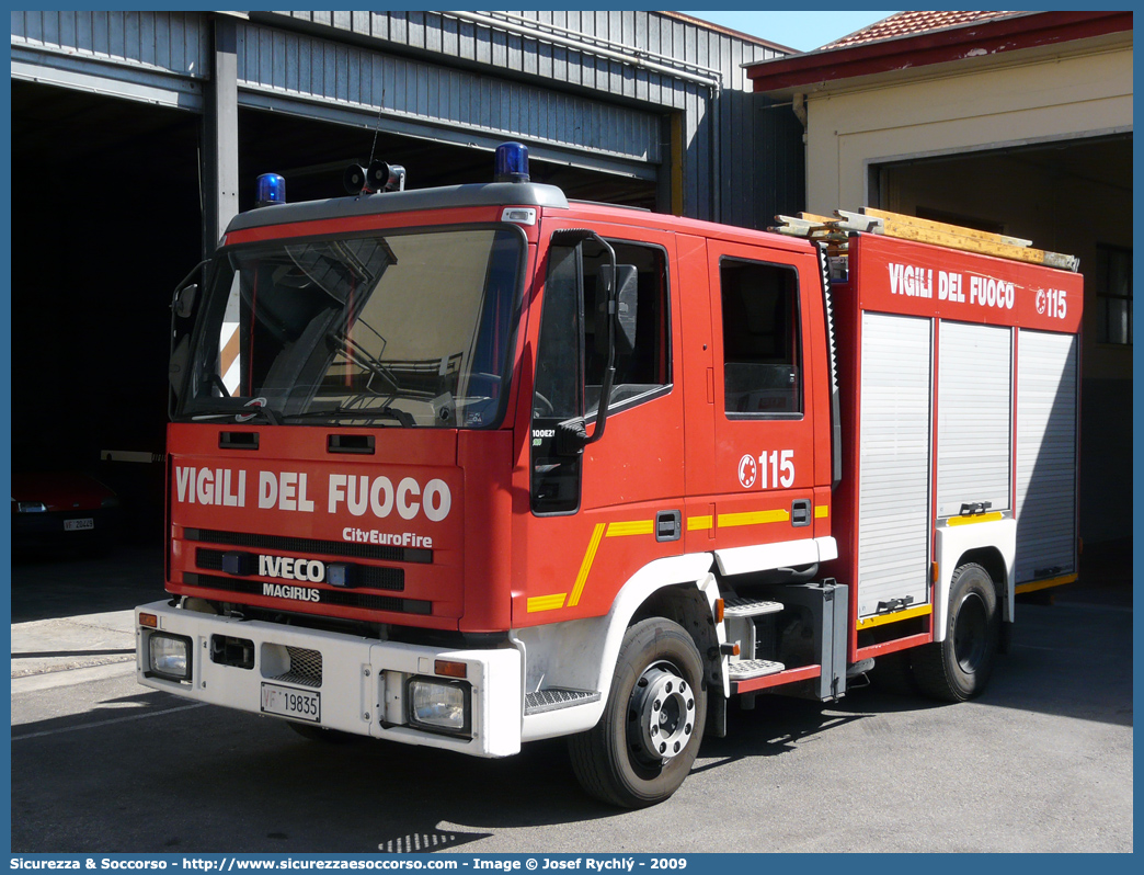 VF 19835
Corpo Nazionale Vigili del Fuoco
Iveco Magirus CityEuroFire
100E21 I serie
Parole chiave: VVF;V.V.F.;Corpo;Nazionale;Vigili;del;Fuoco;AutoPompaSerbatoio;APS;A.P.S.;Iveco;Magirus;EuroFire;100E21