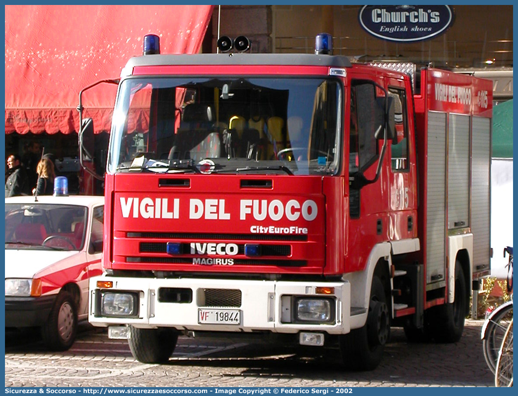 VF 19844
Corpo Nazionale Vigili del Fuoco
Iveco Magirus CityEuroFire
100E21 I serie
Parole chiave: VVF;V.V.F.;Corpo;Nazionale;Vigili;del;Fuoco;AutoPompaSerbatoio;APS;A.P.S.;Iveco;Magirus;EuroFire;100E21