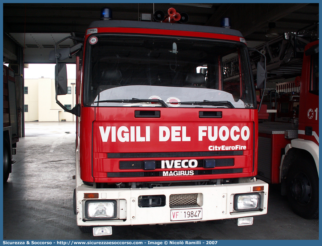 VF 19847
Corpo Nazionale Vigili del Fuoco
Iveco Magirus CityEuroFire
100E21 I serie
Parole chiave: VVF;V.V.F.;Corpo;Nazionale;Vigili;del;Fuoco;AutoPompaSerbatoio;APS;A.P.S.;Iveco;Magirus;EuroFire;100E21