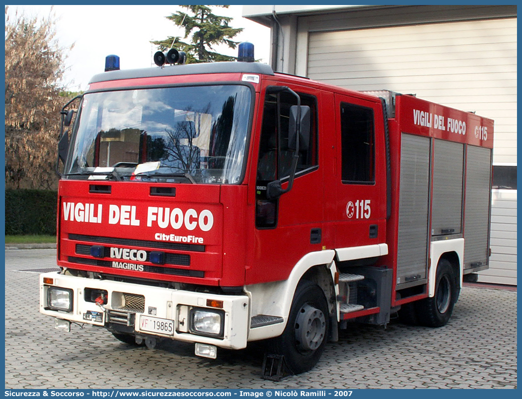 VF 19865
Corpo Nazionale Vigili del Fuoco
Iveco Magirus CityEuroFire
100E21 I serie
Parole chiave: VVF;V.V.F.;Corpo;Nazionale;Vigili;del;Fuoco;AutoPompaSerbatoio;APS;A.P.S.;Iveco;Magirus;EuroFire;100E21