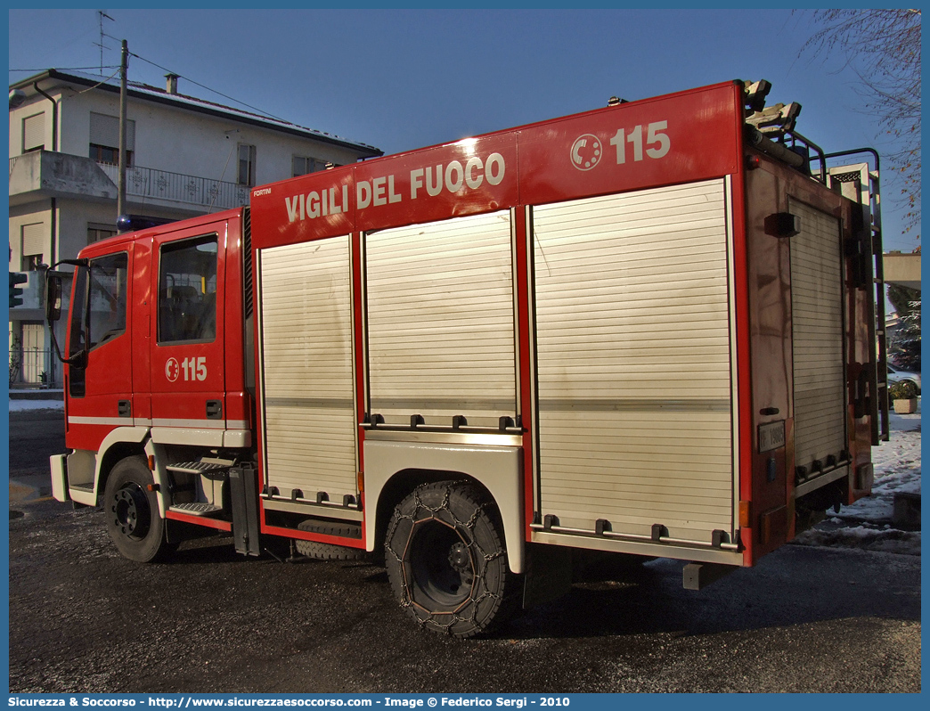 VF 19885
Corpo Nazionale Vigili del Fuoco
Iveco Magirus CityEuroFire
100E21 I serie
Ricondizionato Fortini S.r.l.
Parole chiave: VVF;V.V.F.;Corpo;Nazionale;Vigili;del;Fuoco;AutoPompaSerbatoio;APS;A.P.S.;Iveco;Magirus;EuroFire;100E21