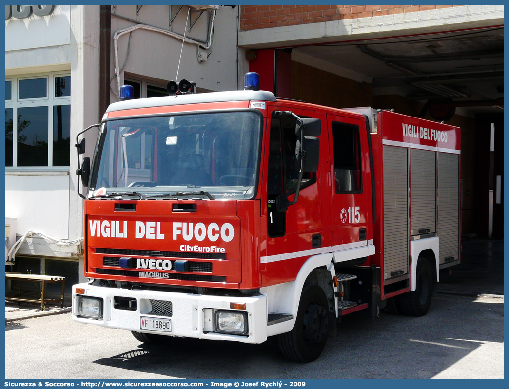 VF 19890
Corpo Nazionale Vigili del Fuoco
Iveco Magirus CityEuroFire
100E21 I serie
Parole chiave: VVF;V.V.F.;Corpo;Nazionale;Vigili;del;Fuoco;AutoPompaSerbatoio;APS;A.P.S.;Iveco;Magirus;EuroFire;100E21