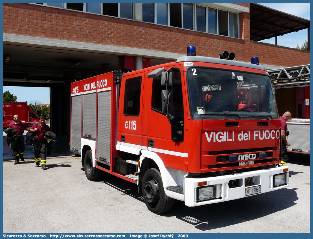 VF 19980
Corpo Nazionale Vigili del Fuoco
Iveco Magirus CityEuroFire
100E21 I serie
Parole chiave: VVF;V.V.F.;Corpo;Nazionale;Vigili;del;Fuoco;AutoPompaSerbatoio;APS;A.P.S.;Iveco;Magirus;EuroFire;100E21