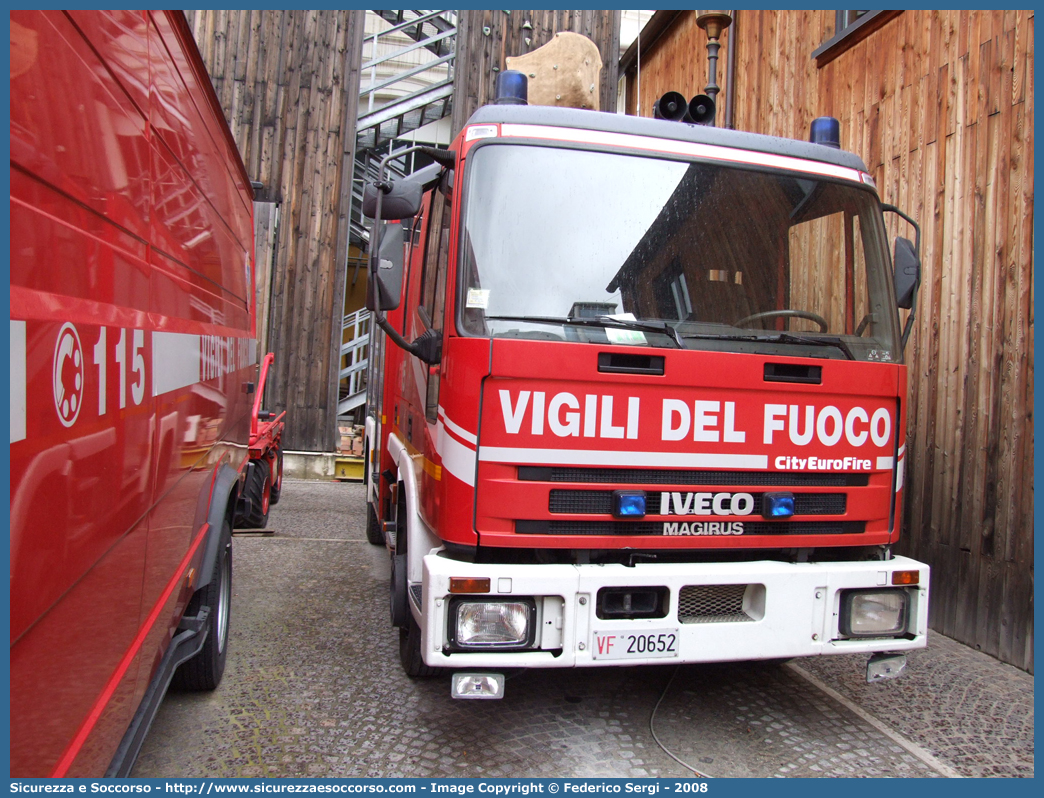 VF 20652
Corpo Nazionale Vigili del Fuoco
Iveco Magirus CityEuroFire
100E21 I serie
Parole chiave: VVF;V.V.F.;Corpo;Nazionale;Vigili;del;Fuoco;AutoPompaSerbatoio;APS;A.P.S.;Iveco;Magirus;EuroFire;100E21