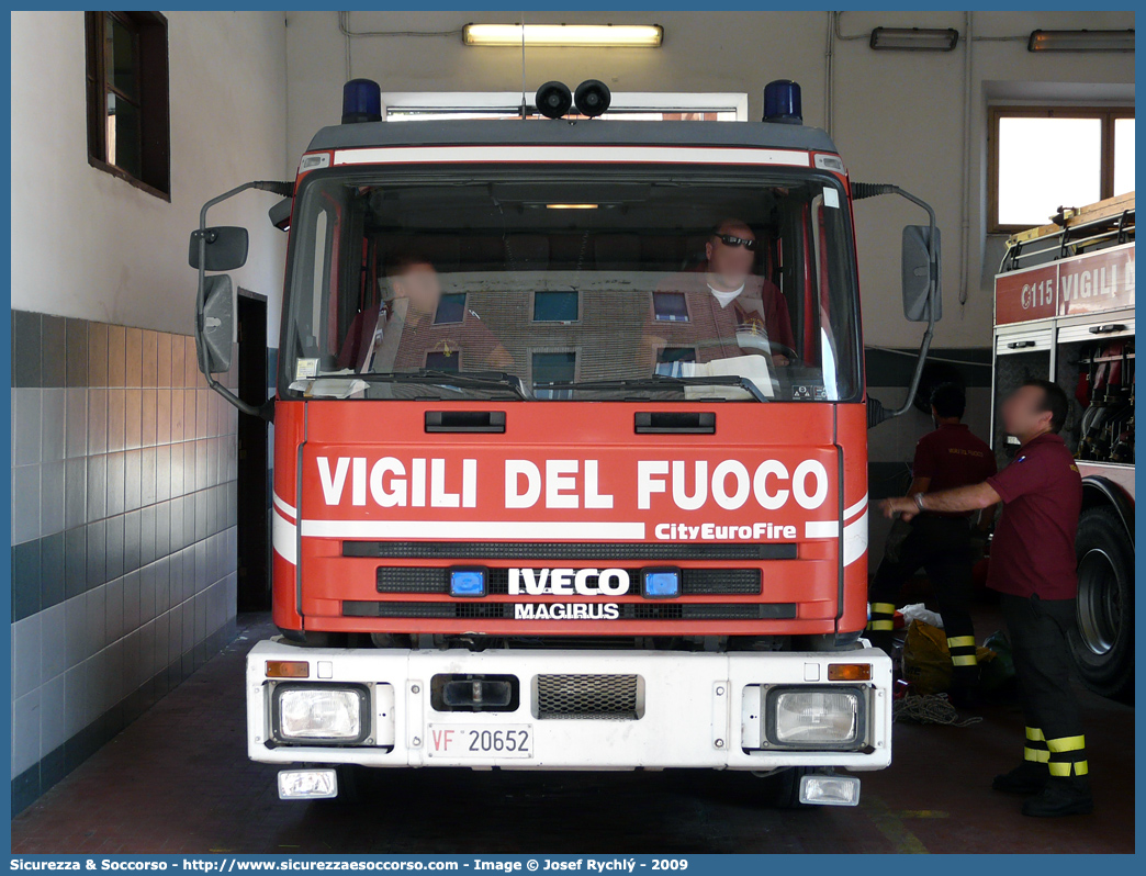 VF 20652
Corpo Nazionale Vigili del Fuoco
Iveco Magirus CityEuroFire
100E21 I serie
Parole chiave: VVF;V.V.F.;Corpo;Nazionale;Vigili;del;Fuoco;AutoPompaSerbatoio;APS;A.P.S.;Iveco;Magirus;EuroFire;100E21