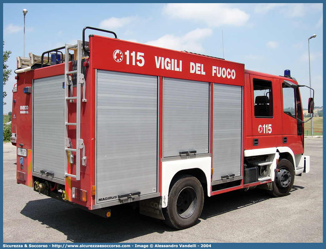 VF 20671
Corpo Nazionale Vigili del Fuoco
Iveco Magirus CityEuroFire
100E21 I serie
Parole chiave: VVF;V.V.F.;Corpo;Nazionale;Vigili;del;Fuoco;AutoPompaSerbatoio;APS;A.P.S.;Iveco;Magirus;EuroFire;100E21