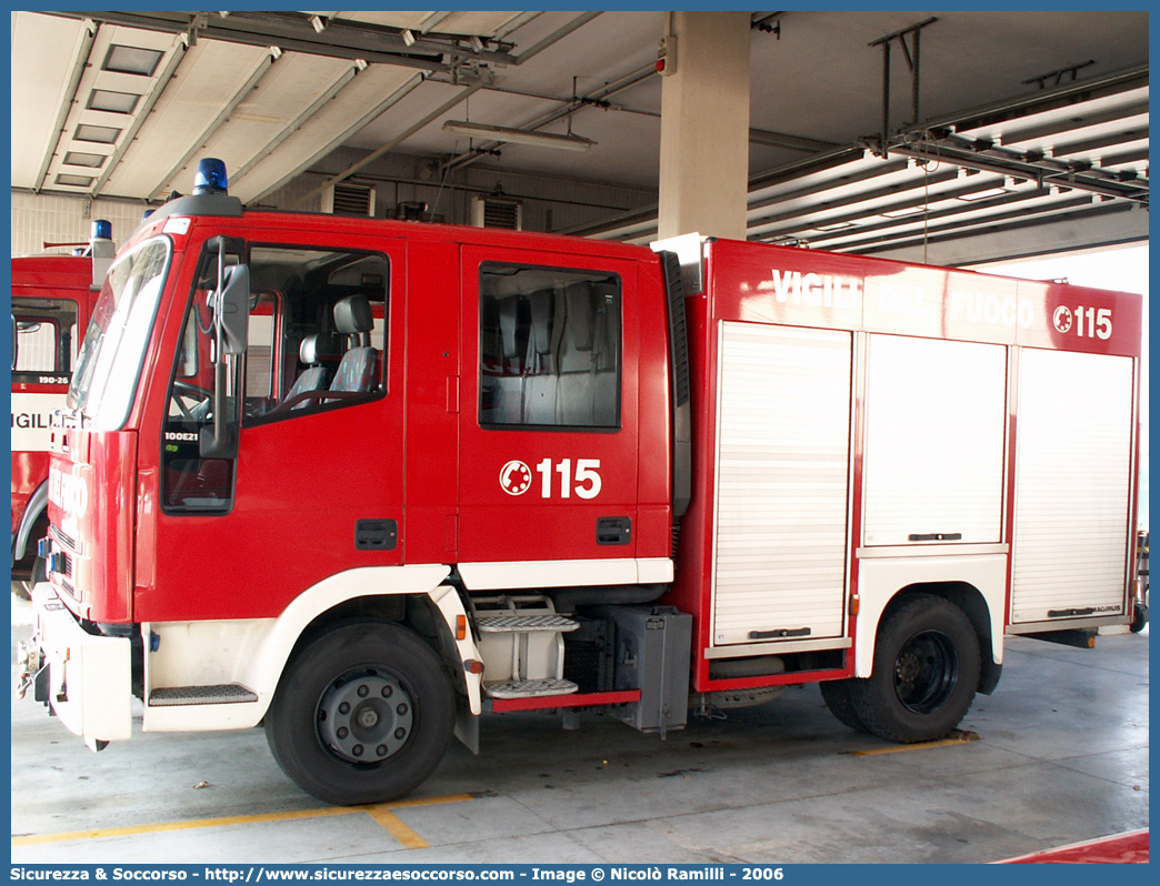 VF 20672
Corpo Nazionale Vigili del Fuoco
Iveco Magirus CityEuroFire
100E21 I serie
Parole chiave: VVF;V.V.F.;Corpo;Nazionale;Vigili;del;Fuoco;AutoPompaSerbatoio;APS;A.P.S.;Iveco;Magirus;EuroFire;100E21