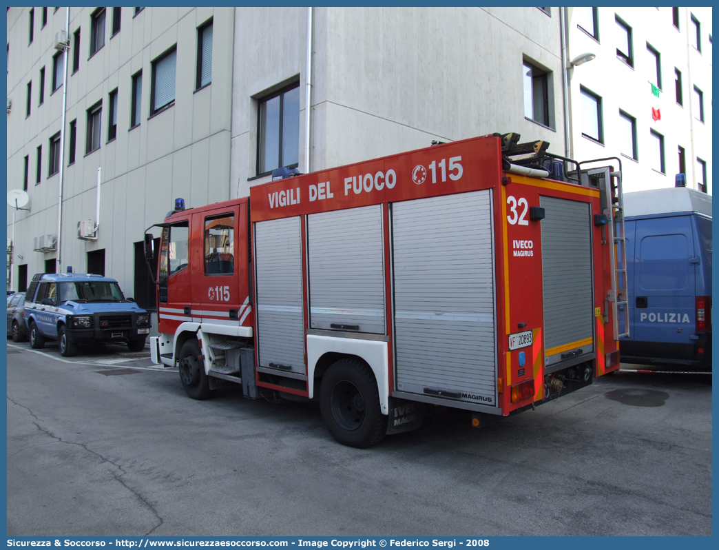 VF 20893
Corpo Nazionale Vigili del Fuoco
Iveco Magirus CityEuroFire
100E21 I serie
(variante)
Parole chiave: VVF;V.V.F.;Corpo;Nazionale;Vigili;del;Fuoco;AutoPompaSerbatoio;APS;A.P.S.;Iveco;Magirus;EuroFire;100E21