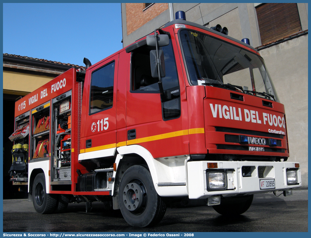 VF 20895
Corpo Nazionale Vigili del Fuoco
Iveco Magirus CityEuroFire
100E21 I serie
Parole chiave: VVF;V.V.F.;Corpo;Nazionale;Vigili;del;Fuoco;AutoPompaSerbatoio;APS;A.P.S.;Iveco;Magirus;EuroFire;100E21