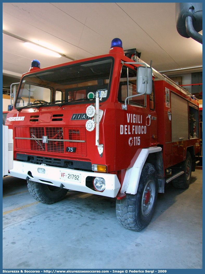 VF 21792
Corpo Nazionale Vigili del Fuoco
Fiat Iveco 75PC
Allestitore Rosenbauer International AG.
Parole chiave: VVF;V.V.F.;Corpo;Nazionale;Vigili;del;Fuoco;AutoPompaSerbatoio;APS;AutoPompa;Fiat;Iveco;75;PC;Rosenbauer