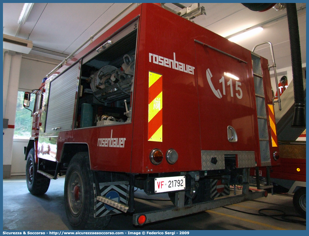 VF 21792
Corpo Nazionale Vigili del Fuoco
Fiat Iveco 75PC
Allestitore Rosenbauer International AG.
Parole chiave: VVF;V.V.F.;Corpo;Nazionale;Vigili;del;Fuoco;AutoPompaSerbatoio;APS;AutoPompa;Fiat;Iveco;75;PC;Rosenbauer