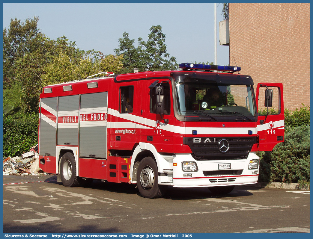 VF 22609
Corpo Nazionale Vigili del Fuoco
Mercedes Benz Actros 1841
Allestitore BAI S.r.l.
Parole chiave: VVF;V.V.F.;Corpo;Nazionale;Vigili;del;Fuoco;AutoPompaSerbatoio;APS;A.P.S.;Mercedes Benz;Actros;1841;BAI