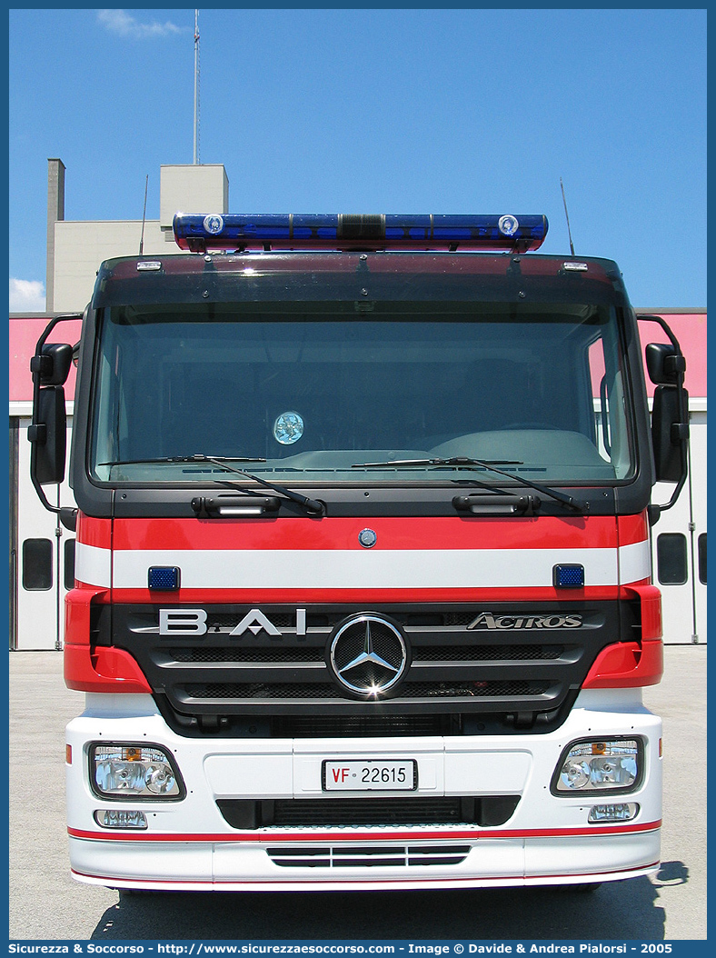 VF 22615
Corpo Nazionale Vigili del Fuoco
Mercedes Benz Actros 1841
Allestitore BAI S.r.l.
Parole chiave: VVF;V.V.F.;Corpo;Nazionale;Vigili;del;Fuoco;AutoPompaSerbatoio;APS;A.P.S.;Mercedes Benz;Actros;1841;BAI