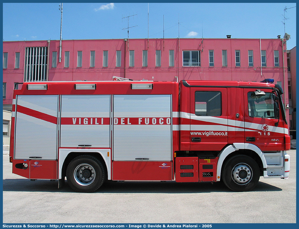 VF 22615
Corpo Nazionale Vigili del Fuoco
Mercedes Benz Actros 1841
Allestitore BAI S.r.l.
Parole chiave: VVF;V.V.F.;Corpo;Nazionale;Vigili;del;Fuoco;AutoPompaSerbatoio;APS;A.P.S.;Mercedes Benz;Actros;1841;BAI