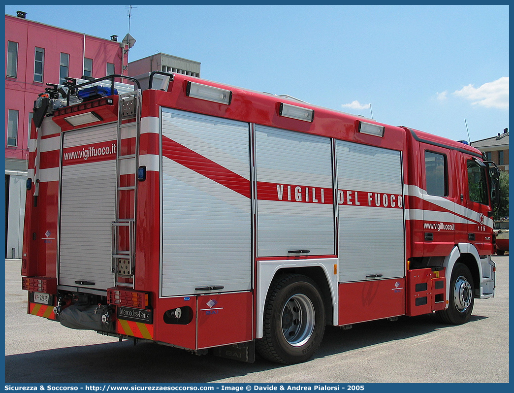 VF 22615
Corpo Nazionale Vigili del Fuoco
Mercedes Benz Actros 1841
Allestitore BAI S.r.l.
Parole chiave: VVF;V.V.F.;Corpo;Nazionale;Vigili;del;Fuoco;AutoPompaSerbatoio;APS;A.P.S.;Mercedes Benz;Actros;1841;BAI