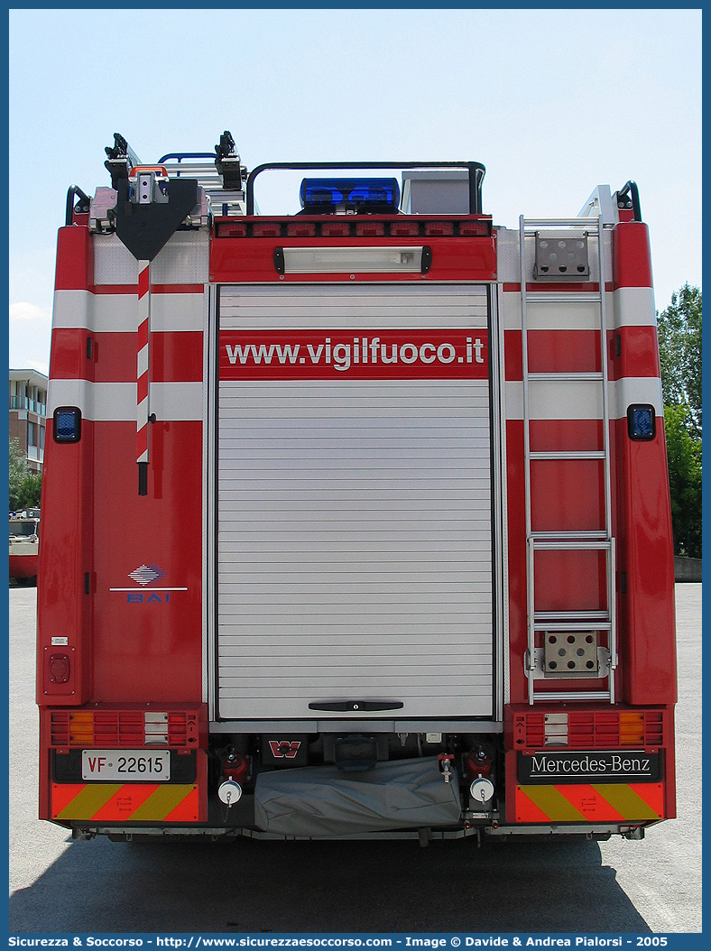 VF 22615
Corpo Nazionale Vigili del Fuoco
Mercedes Benz Actros 1841
Allestitore BAI S.r.l.
Parole chiave: VVF;V.V.F.;Corpo;Nazionale;Vigili;del;Fuoco;AutoPompaSerbatoio;APS;A.P.S.;Mercedes Benz;Actros;1841;BAI