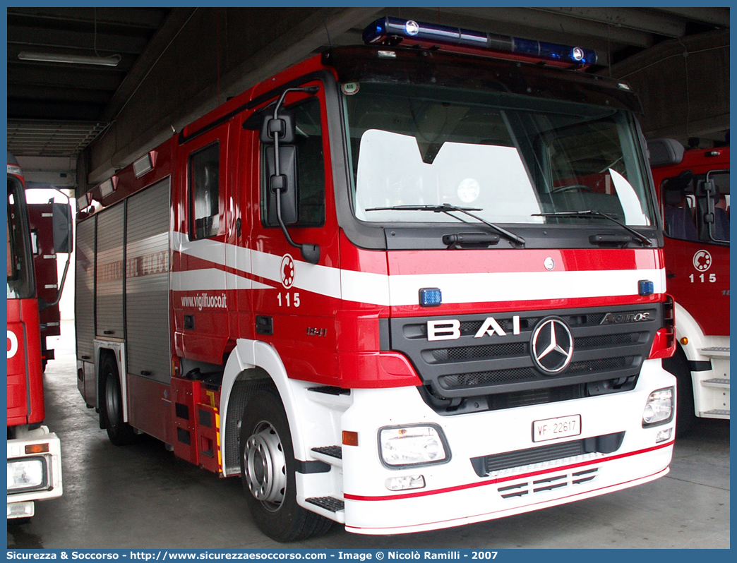 VF 22617
Corpo Nazionale Vigili del Fuoco
Mercedes Benz Actros 1841
Allestitore BAI S.r.l.
Parole chiave: VVF;V.V.F.;Corpo;Nazionale;Vigili;del;Fuoco;AutoPompaSerbatoio;APS;A.P.S.;Mercedes Benz;Actros;1841;BAI