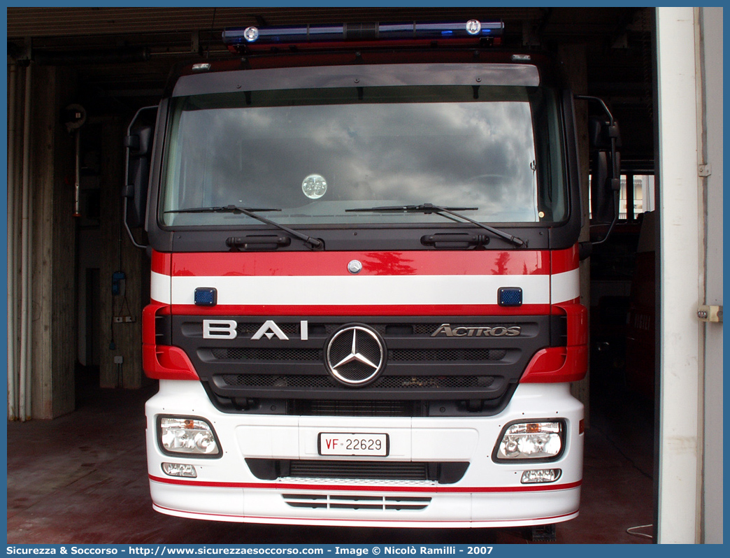 VF 22629
Corpo Nazionale Vigili del Fuoco
Mercedes Benz Actros 1841
Allestitore BAI S.r.l.
Parole chiave: VVF;V.V.F.;Corpo;Nazionale;Vigili;del;Fuoco;AutoPompaSerbatoio;APS;A.P.S.;Mercedes Benz;Actros;1841;BAI