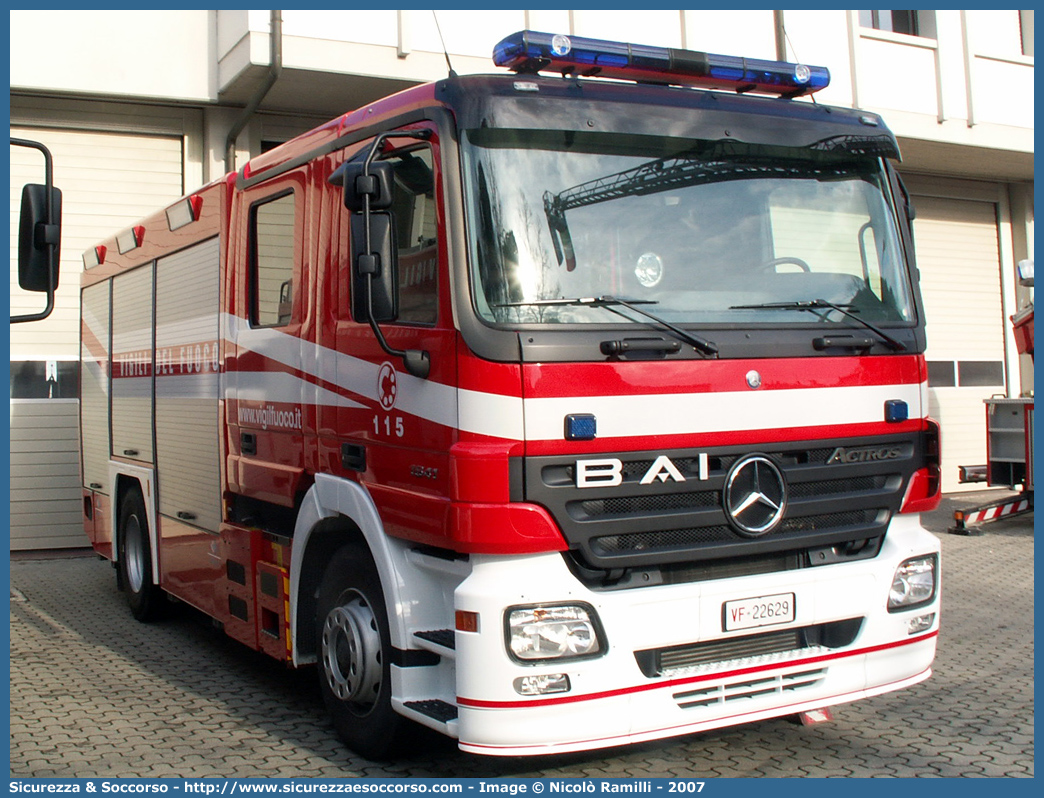 VF 22629
Corpo Nazionale Vigili del Fuoco
Mercedes Benz Actros 1841
Allestitore BAI S.r.l.
Parole chiave: VVF;V.V.F.;Corpo;Nazionale;Vigili;del;Fuoco;AutoPompaSerbatoio;APS;A.P.S.;Mercedes Benz;Actros;1841;BAI