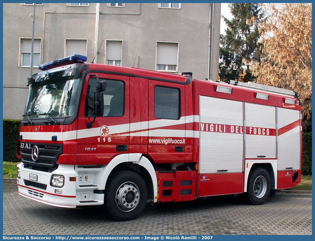 VF 22629
Corpo Nazionale Vigili del Fuoco
Mercedes Benz Actros 1841
Allestitore BAI S.r.l.
Parole chiave: VVF;V.V.F.;Corpo;Nazionale;Vigili;del;Fuoco;AutoPompaSerbatoio;APS;A.P.S.;Mercedes Benz;Actros;1841;BAI