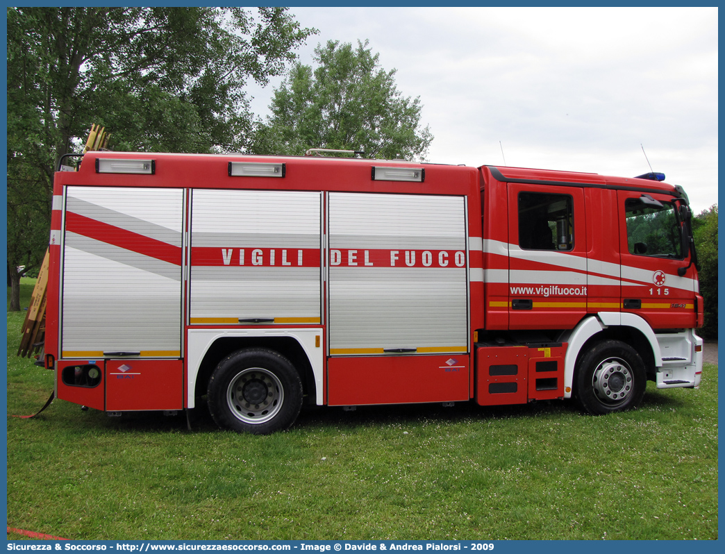 VF 22629
Corpo Nazionale Vigili del Fuoco
Mercedes Benz Actros 1841
Allestitore BAI S.r.l.
Parole chiave: VVF;V.V.F.;Corpo;Nazionale;Vigili;del;Fuoco;AutoPompaSerbatoio;APS;A.P.S.;Mercedes Benz;Actros;1841;BAI