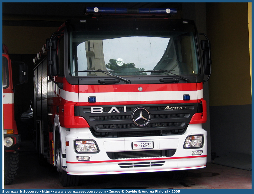 VF 22632
Corpo Nazionale Vigili del Fuoco
Mercedes Benz Actros 1841
Allestitore BAI S.r.l.
Parole chiave: VVF;V.V.F.;Corpo;Nazionale;Vigili;del;Fuoco;AutoPompaSerbatoio;APS;A.P.S.;Mercedes Benz;Actros;1841;BAI